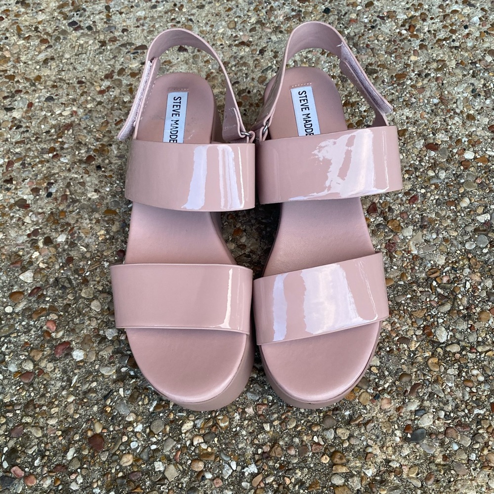 NEW Steve Madden beige patent platform